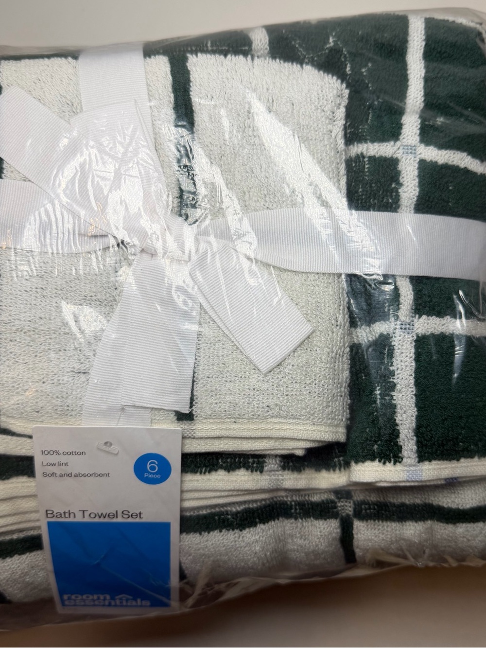 Room Essentials Green & White Plaid Bath Towel Set